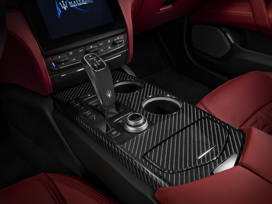 Детали интерьера Maserati Quattroporte GTS GranSport (M156) 2018 года  (NA) (фото 24 из 28)